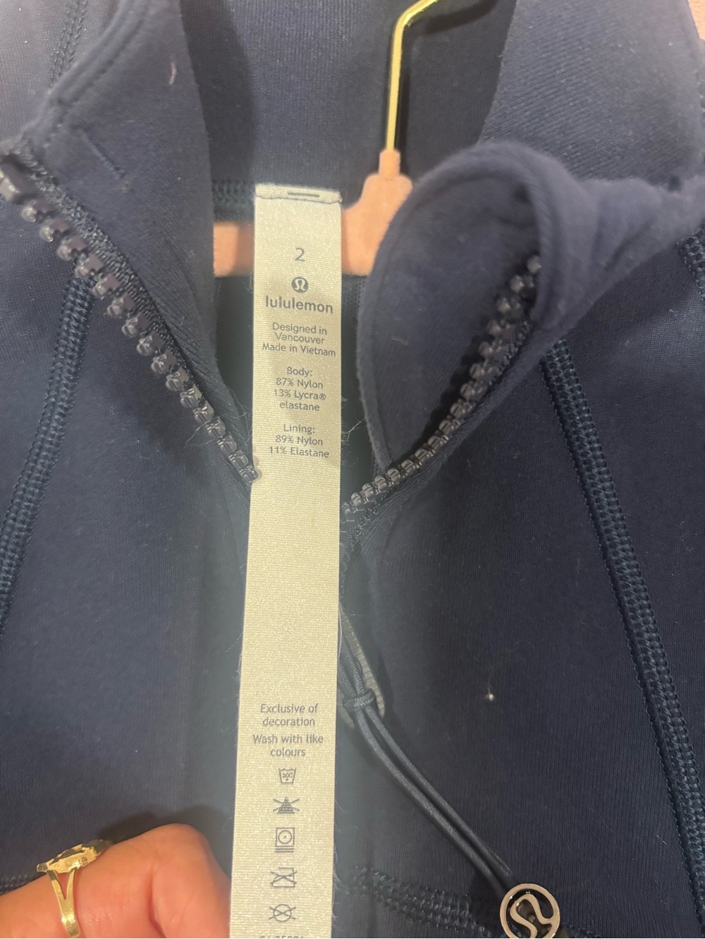 Lululemon navy blue define jacket size 2 - Picture 2 of 3